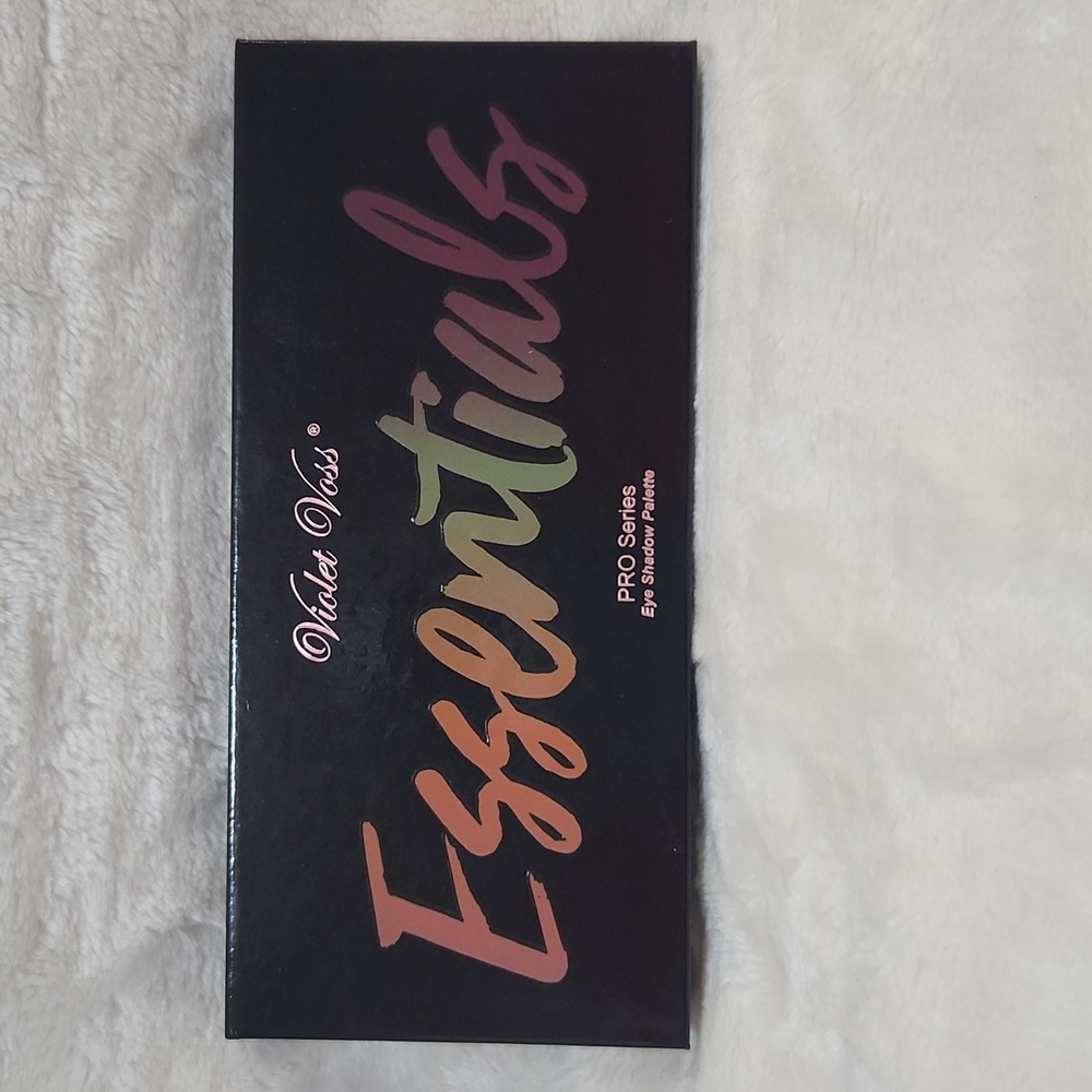 Violet Voss. ESSENTIALS. Pro Series .Eye Shadow Palette.